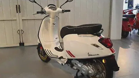 Vespa Sprint Racing Sixties - De Vespa Garage