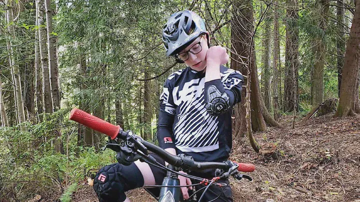 Youth/ Kid Mountain Bike Elbow Pad Review.  G-Form, Fox Titan Race, Leatt 3DF