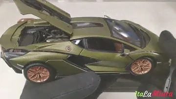 1:24 Bburago vs Bburago Lamborghini Sian FKP 37