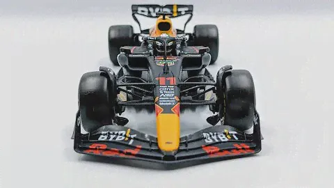 Oracle Red Bull RB18 #11 Sergio Pérez Bburago 1/24, 4K UHD | Motorscale