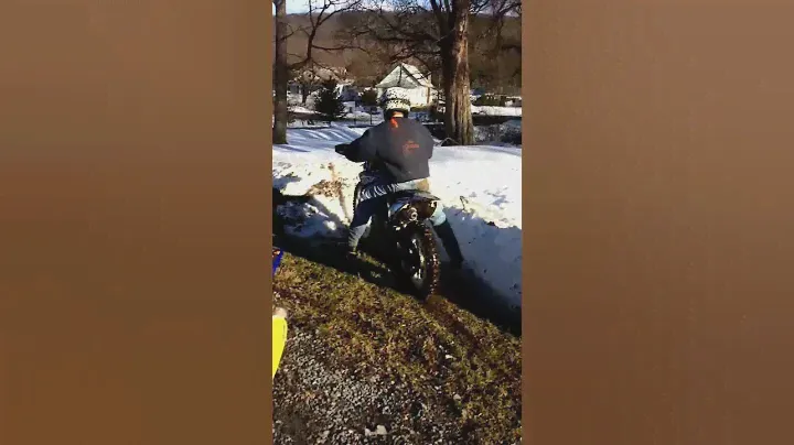 Yamaha TTR 125 with FMF POWERCORE 4 Exhaust in the snow