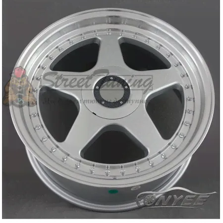 Новые диски OZ Racing Futura R18 5x112-5x120 ET35 J8 серебро