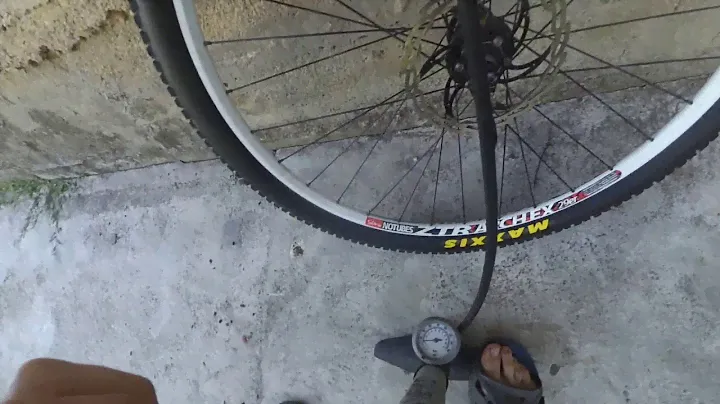 Установка бескамерки Maxxis Ardent Race